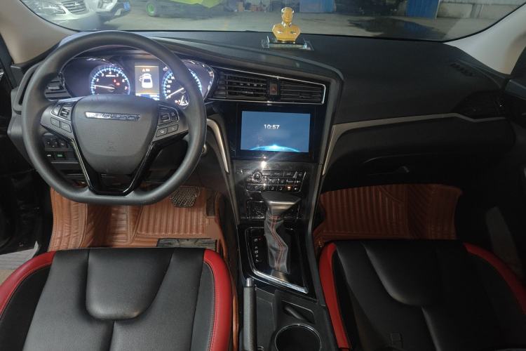 Used Venucia D60 2018 1.6L CVT Smart Connect Elite Edition Center Console
