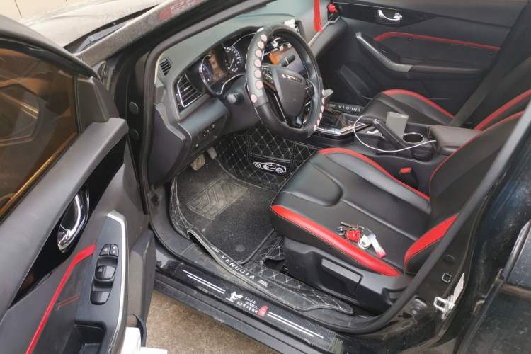 Used Venucia D60 2018 1.6L CVT Smart Connect Elite Edition Driver Seat