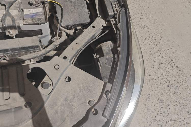 Used Venucia D60 2018 1.6L CVT Smart Connect Elite Edition Engine Bay Left