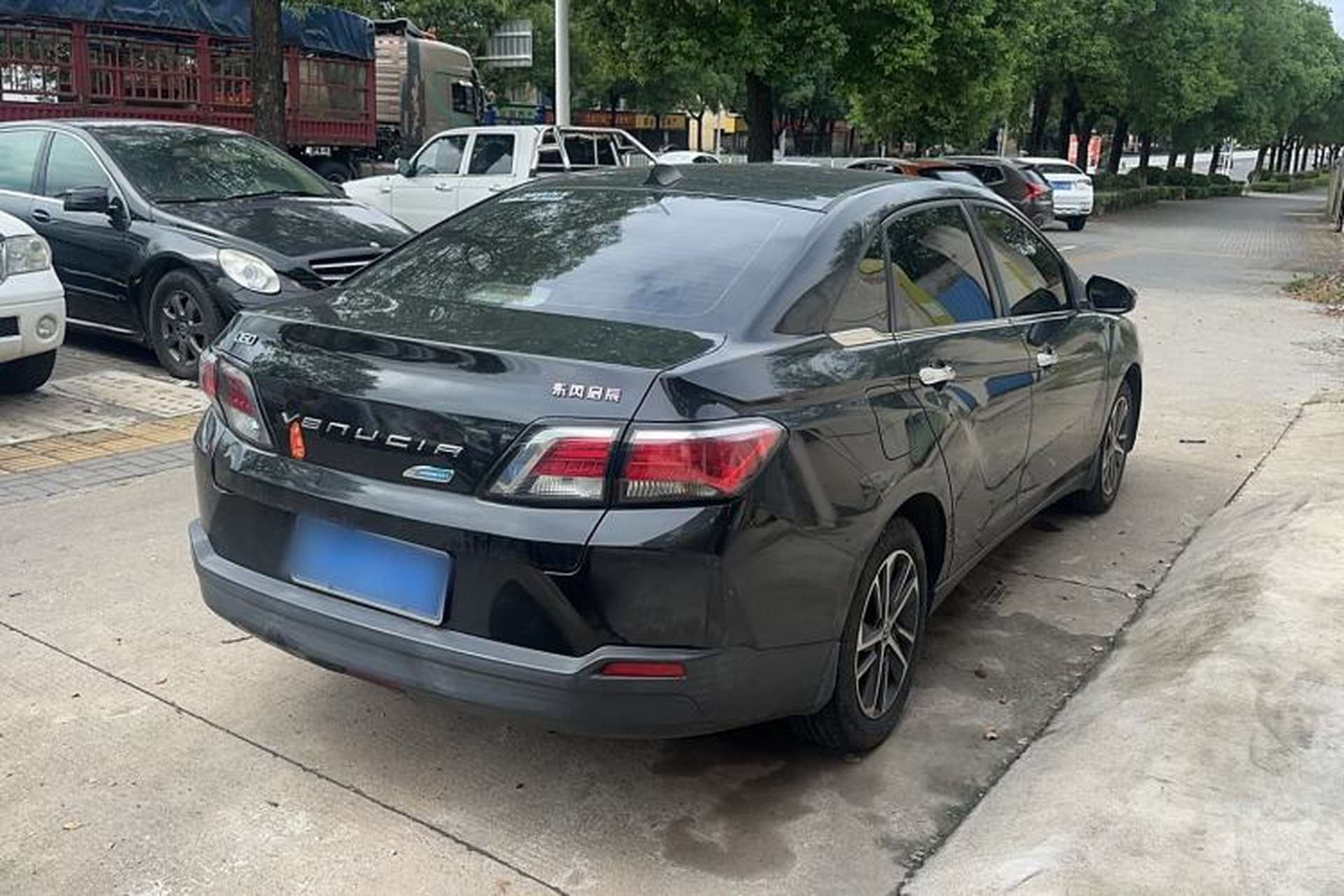 Used Venucia D60 2018 1.6L CVT Smart Connect Elite Edition Exterior 3