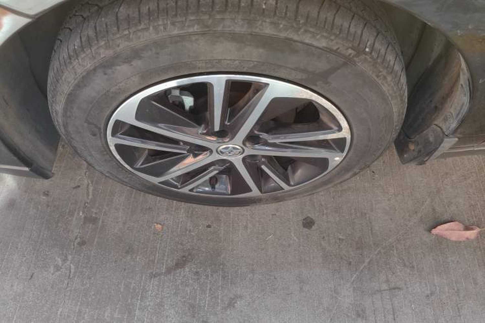 Used Venucia D60 2018 1.6L CVT Smart Connect Elite Edition Exterior 7