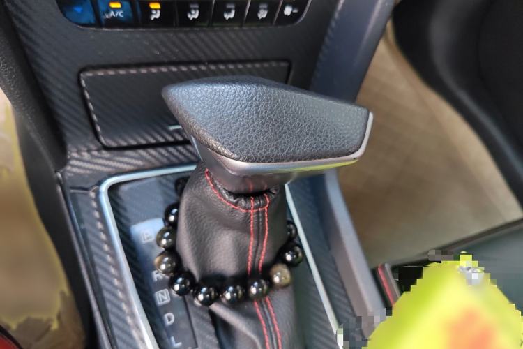 Used Venucia D60 2018 1.6L CVT Smart Connect Elite Edition Gear Lever