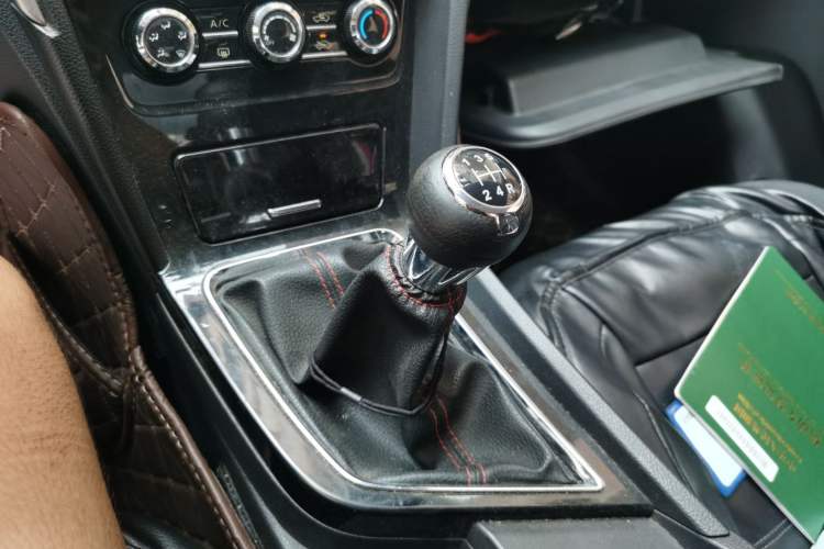 Used Venucia D60 2018 1.6L Manual Fashion Edition Gear Lever