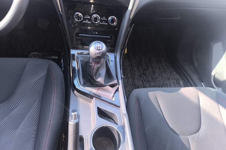 Used Venucia D60 2018 1.6L Manual Comfort Edition Gear Lever