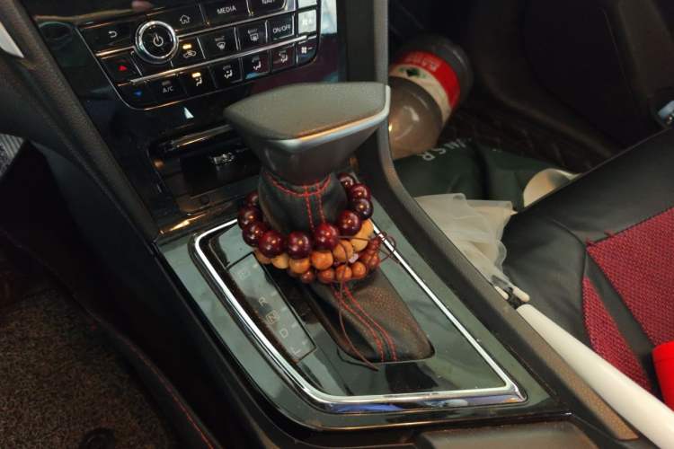 Used Venucia D60 2018 1.6L CVT Smart Connect Elite Edition Gear Lever