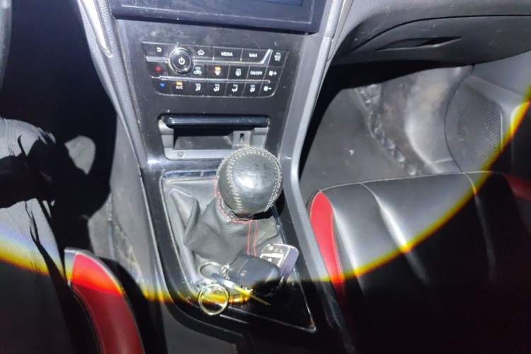 Used Venucia D60 2018 1.6L Manual Smart Connect Elite Edition Gear Lever