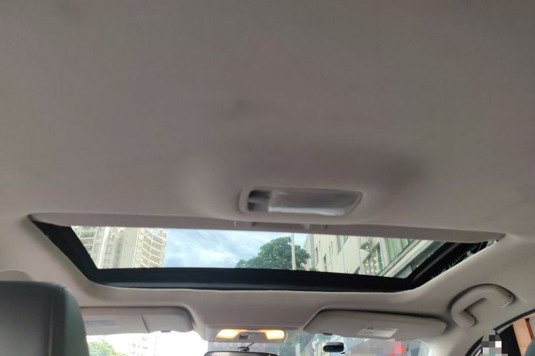 Used Venucia D60 2018 1.6L CVT Smart Connect Elite Edition Headliner