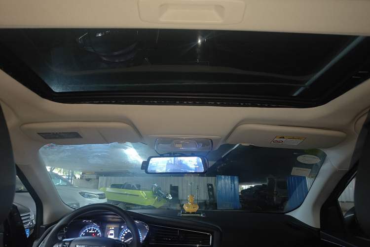 Used Venucia D60 2018 1.6L CVT Smart Connect Elite Edition Headliner