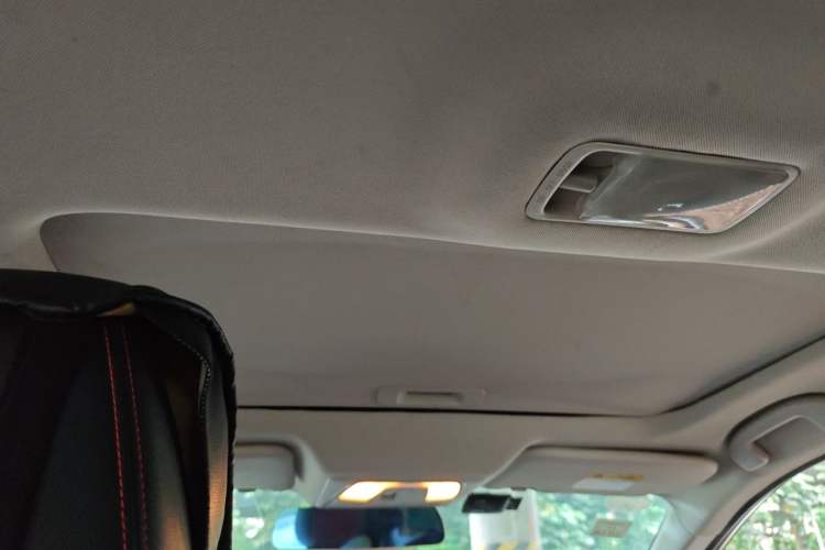 Used Venucia D60 2018 1.6L CVT Smart Connect Elite Edition Headliner
