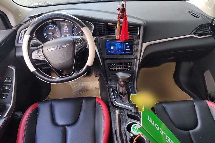 Used Venucia D60 2018 1.6L CVT Smart Connect Elite Edition Interior 2