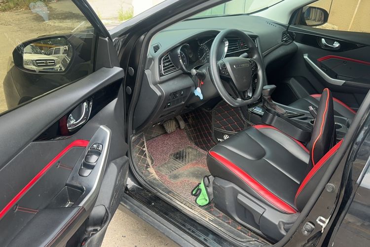 Used Venucia D60 2018 1.6L CVT Smart Connect Elite Edition Interior 2