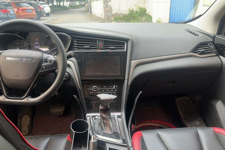 Used Venucia D60 2018 1.6L CVT Smart Connect Elite Edition Interior 3
