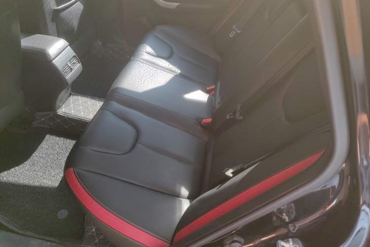 Used Venucia D60 2018 1.6L CVT Smart Connect Elite Edition Interior 4