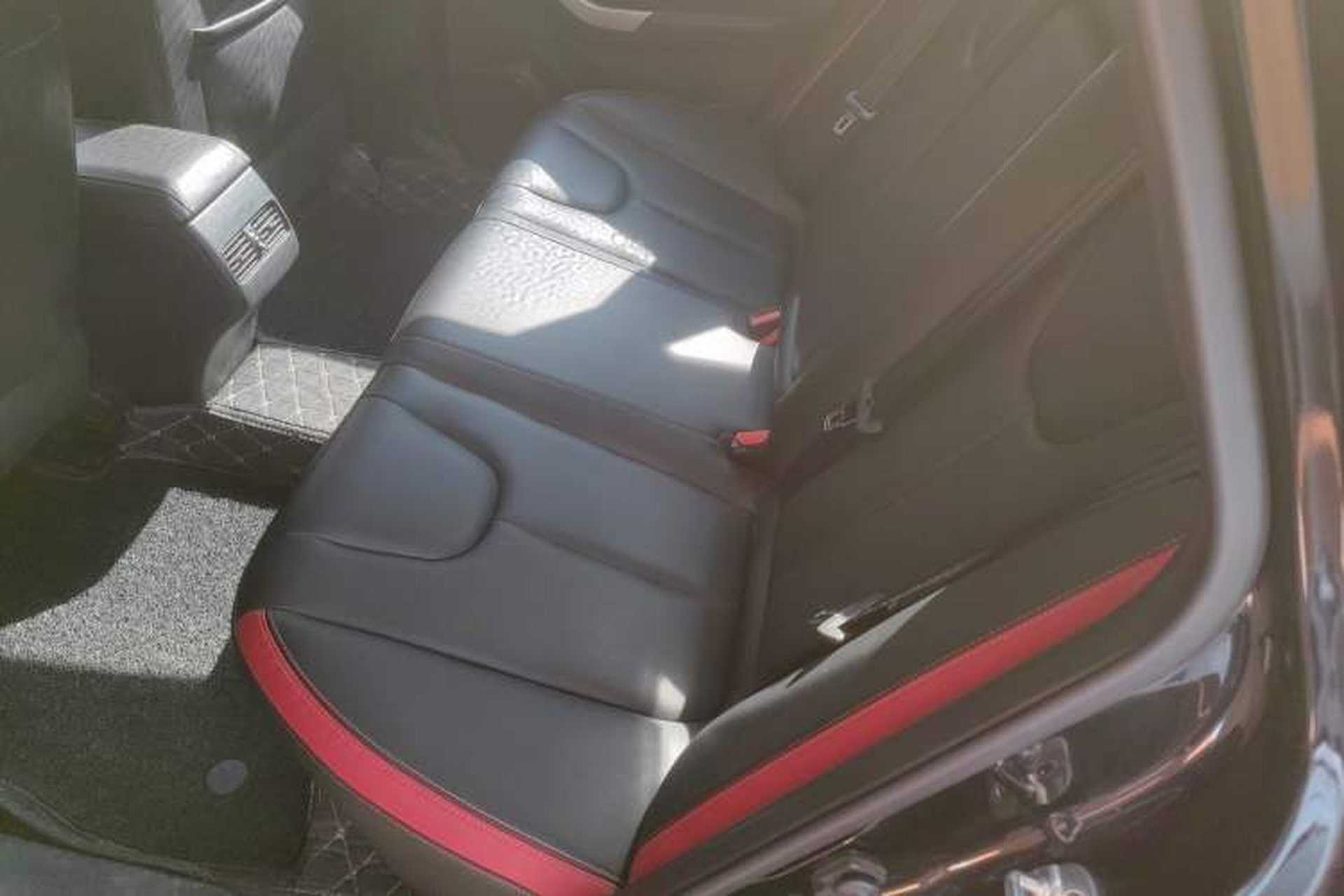 Used Venucia D60 2018 1.6L CVT Smart Connect Elite Edition Interior 4