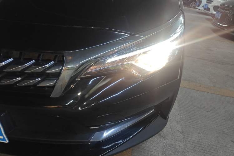 Used Venucia D60 2018 1.6L CVT Smart Connect Elite Edition Left Front Headlight