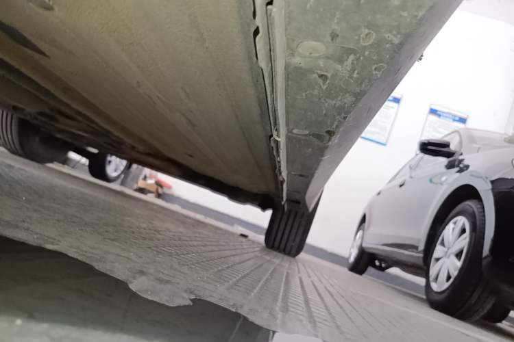 Used Venucia D60 2018 1.6L Manual Smart Connect Elite Edition Left Side Sill