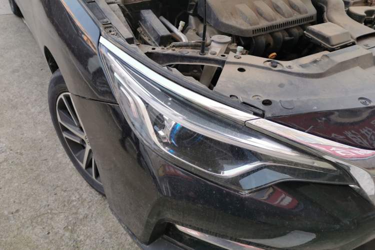 Used Venucia D60 2018 1.6L CVT Smart Connect Elite Edition Right Front Headlight