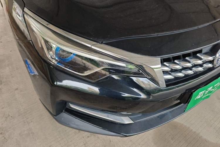 Used Venucia D60 2018 1.6L CVT Smart Connect Elite Edition Right Front Headlight