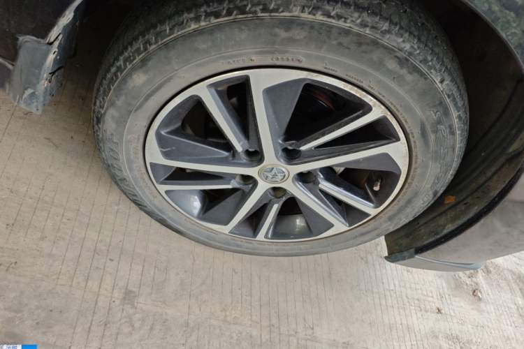 Used Venucia D60 2018 1.6L CVT Smart Connect Elite Edition Right Front Wheel Hub