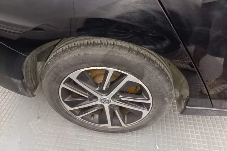 Used Venucia D60 2018 1.6L Manual Smart Connect Elite Edition Right Rear Wheel Hub