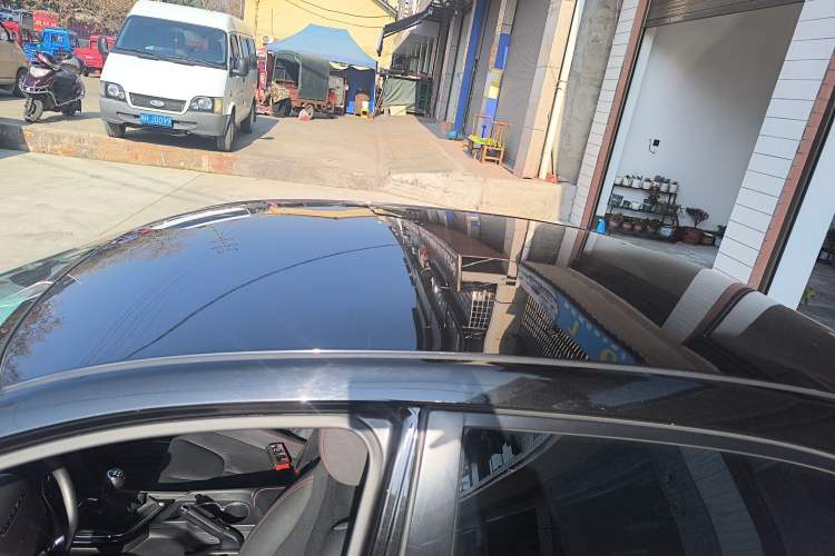 Used Venucia D60 2018 1.6L Manual Comfort Edition Roof