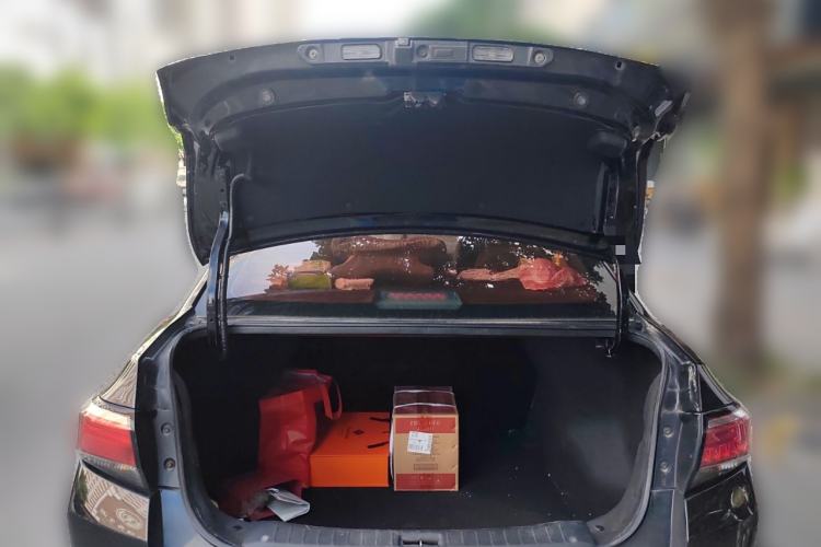 Used Venucia D60 2018 1.6L CVT Smart Connect Elite Edition Trunk