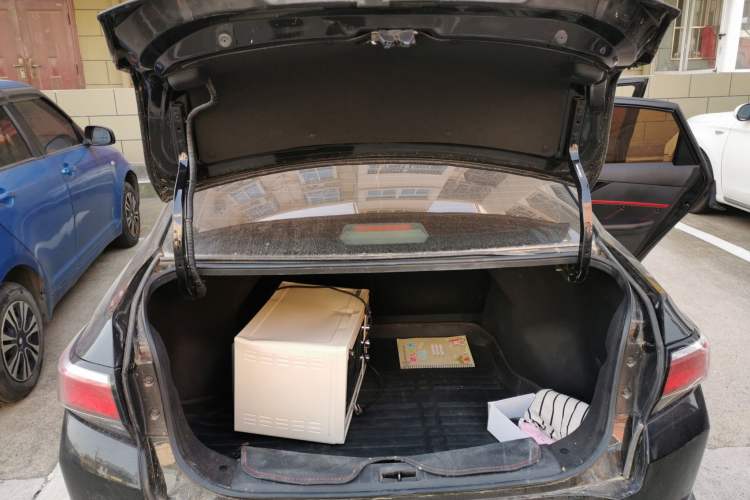 Used Venucia D60 2018 1.6L CVT Smart Connect Elite Edition Trunk