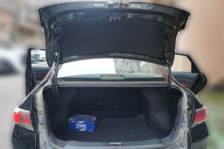 Used Venucia D60 2018 1.6L Manual Fashion Edition Trunk
