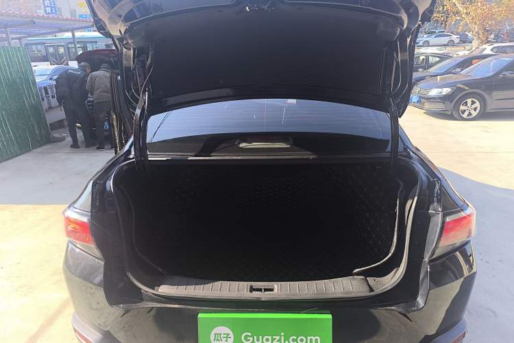 Used Venucia D60 2018 1.6L Manual Comfort Edition Trunk
