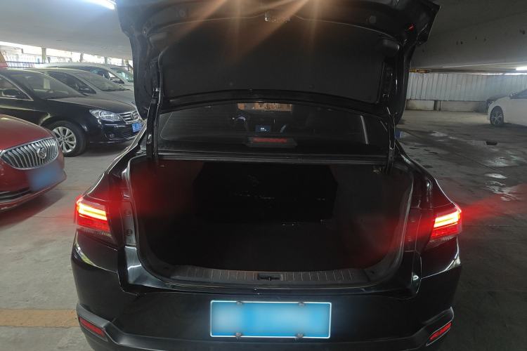 Used Venucia D60 2018 1.6L CVT Smart Connect Elite Edition Trunk