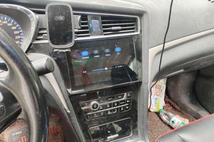 Used Venucia D60 2018 1.6L Manual Smart Connect Luxury Edition Audio And AC Panel