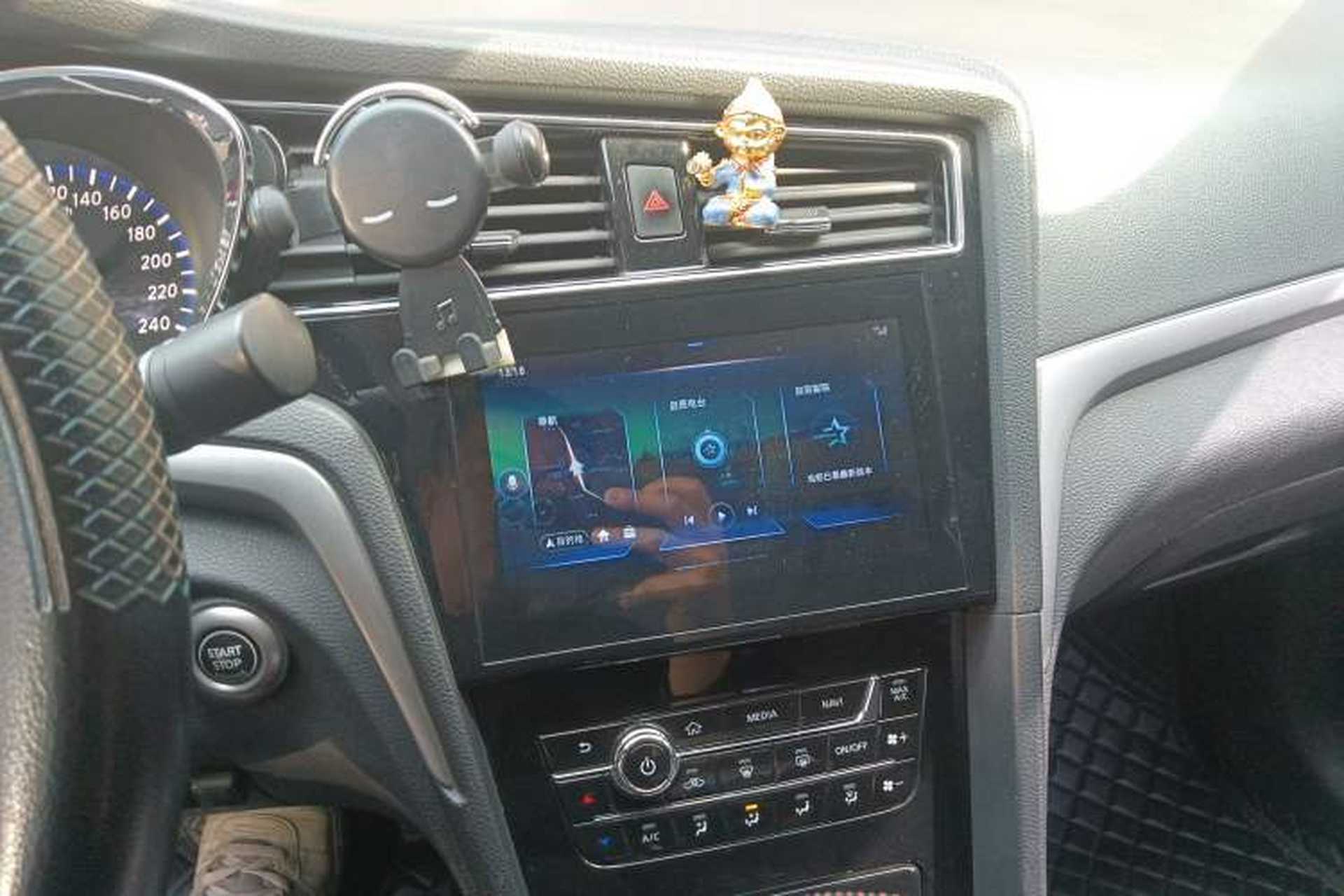 Used Venucia D60 2018 1.6L CVT Smart Connect Elite Edition Audio And AC Panel
