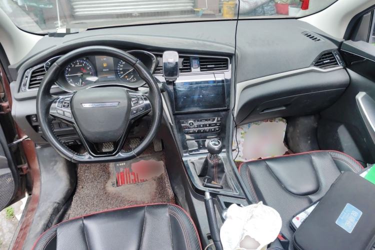 Used Venucia D60 2018 1.6L Manual Smart Connect Luxury Edition Center Console