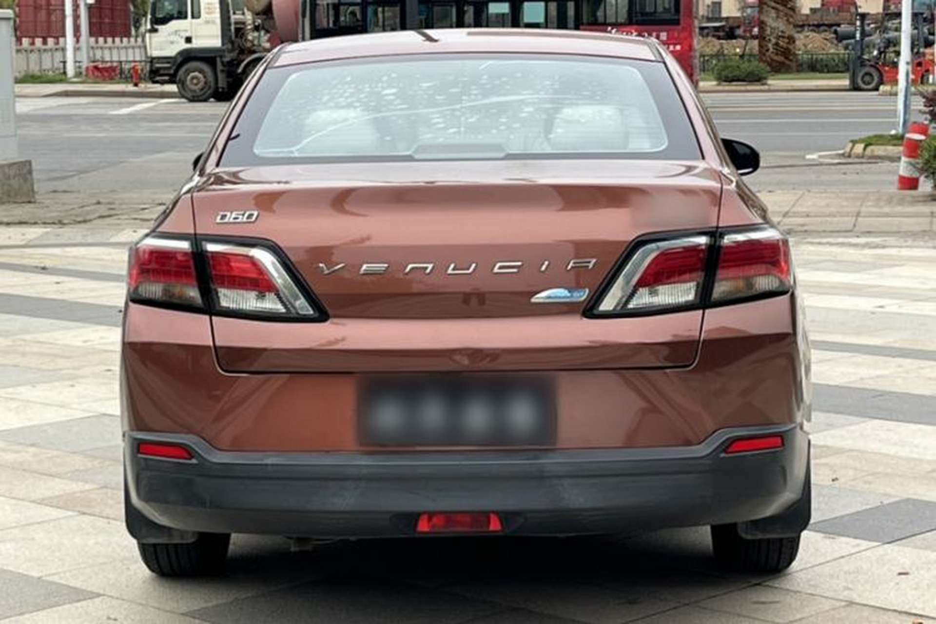 Used Venucia D60 2018 1.6L CVT Smart Connect Elite Edition Exterior 3