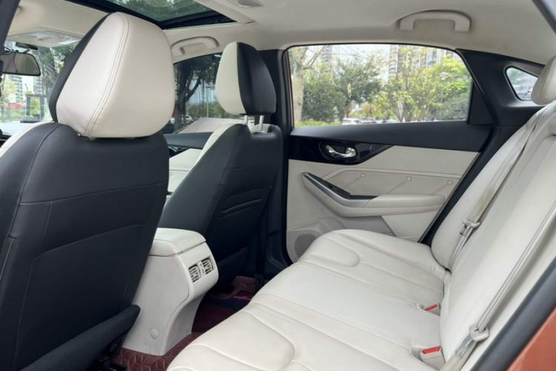 Used Venucia D60 2018 1.6L CVT Smart Connect Elite Edition Exterior 8