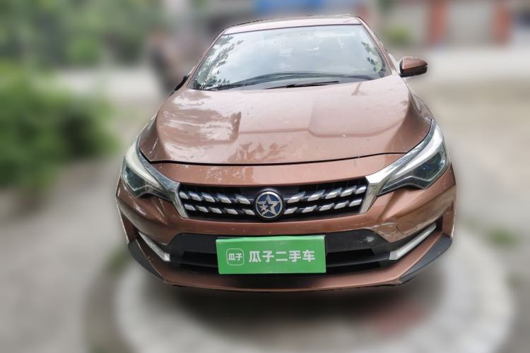 Used Venucia D60 2018 1.6L Manual Smart Connect Luxury Edition Front