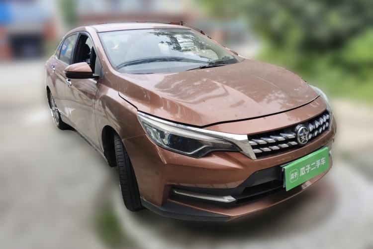 Used Venucia D60 2018 1.6L Manual Smart Connect Luxury Edition Front Right 45 Deg
