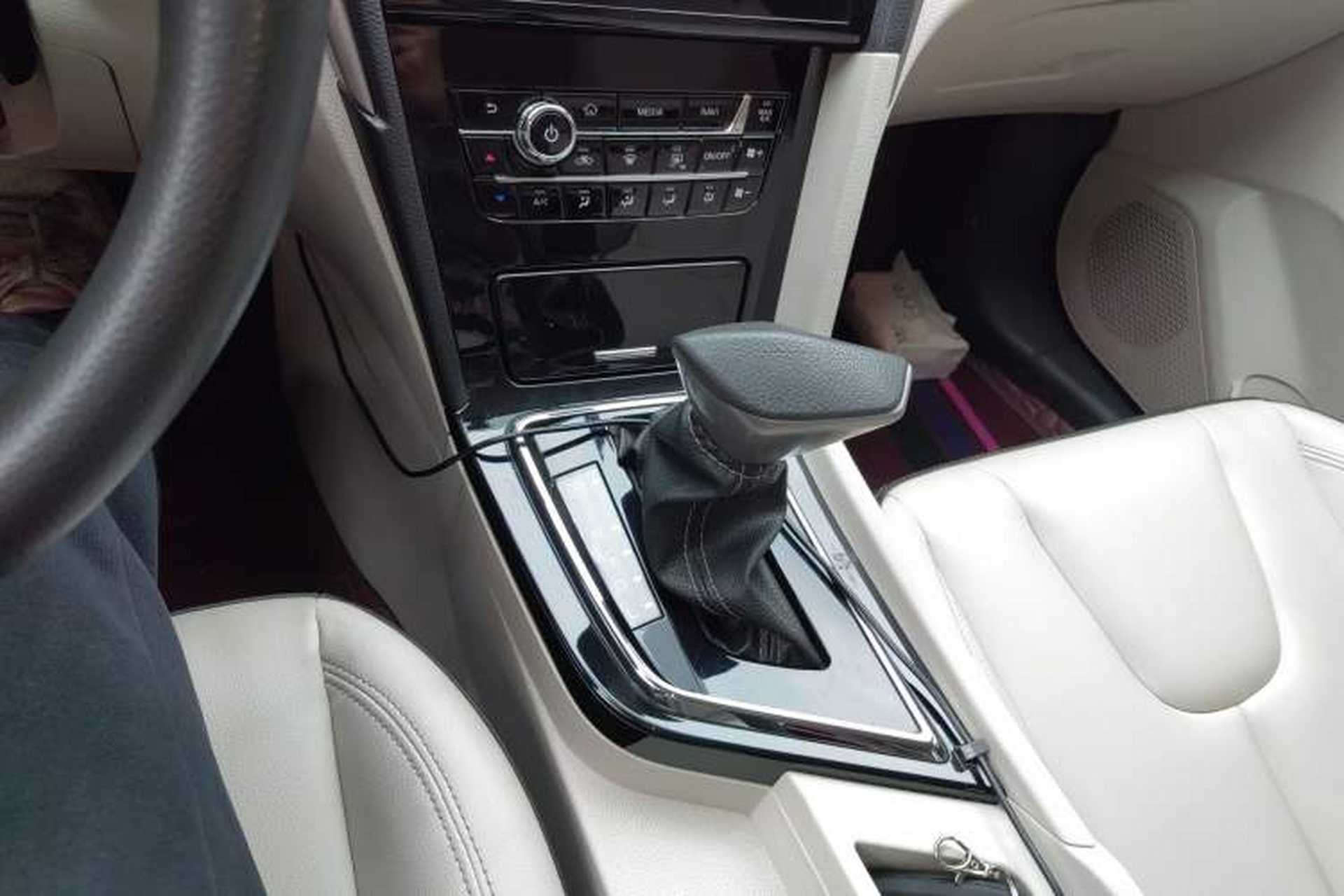 Used Venucia D60 2018 1.6L CVT Smart Connect Elite Edition Gear Lever