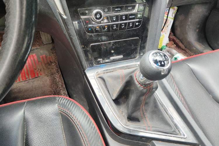 Used Venucia D60 2018 1.6L Manual Smart Connect Luxury Edition Gear Lever