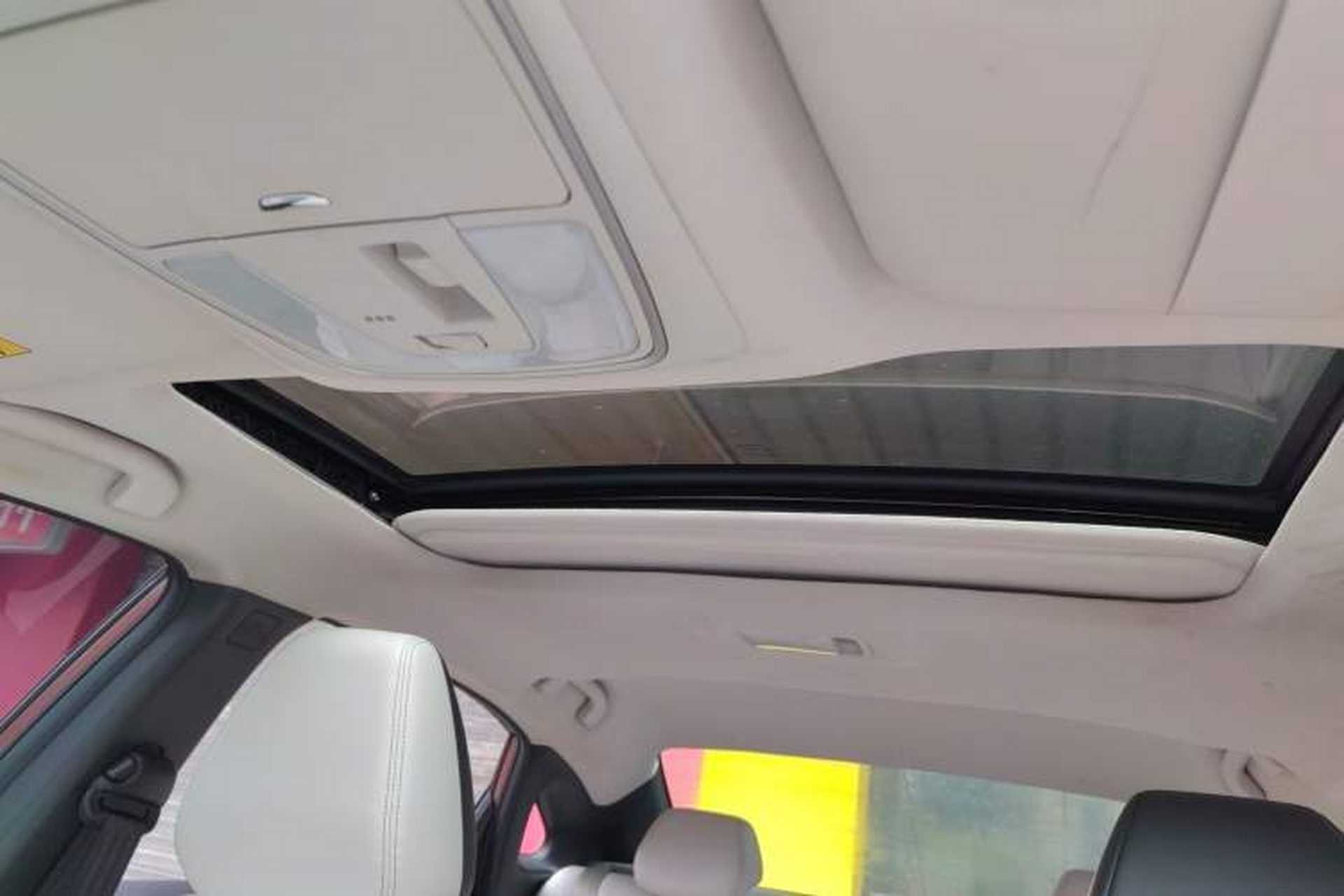 Used Venucia D60 2018 1.6L CVT Smart Connect Elite Edition Headliner