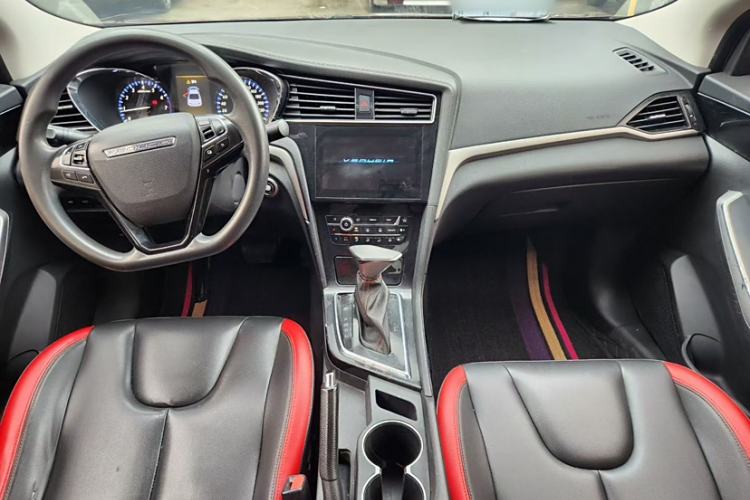 Used Venucia D60 2018 1.6L CVT Smart Connect Elite Edition Interior 1