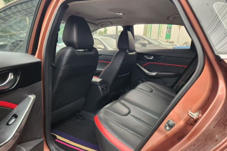 Used Venucia D60 2018 1.6L CVT Smart Connect Elite Edition Interior 3