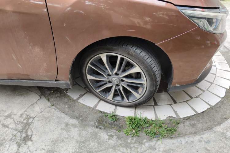Used Venucia D60 2018 1.6L Manual Smart Connect Luxury Edition Right Front Wheel Hub