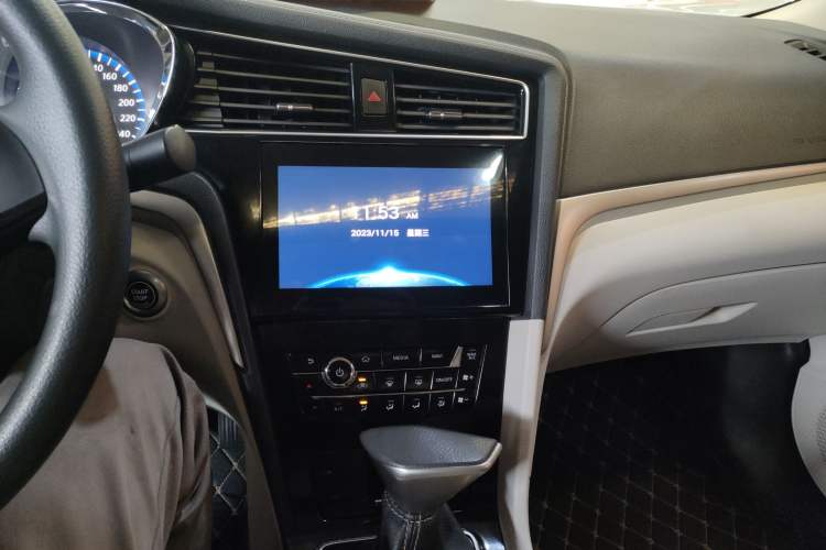Used Venucia D60 2018 1.6L CVT Smart Connect Elite Edition Audio And AC Panel