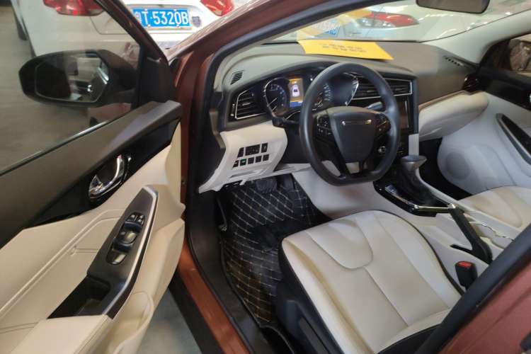 Used Venucia D60 2018 1.6L CVT Smart Connect Elite Edition Driver Seat