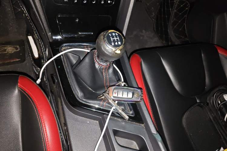 Used Venucia D60 2018 1.6L Manual Smart Connect Elite Edition Gear Lever