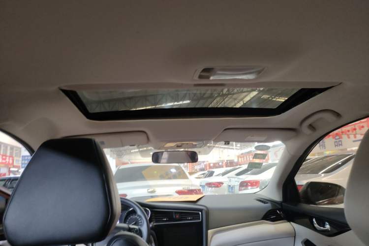 Used Venucia D60 2018 1.6L CVT Smart Connect Elite Edition Headliner