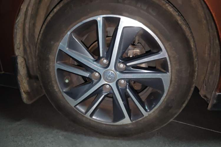 Used Venucia D60 2018 1.6L Manual Smart Connect Elite Edition Right Front Wheel Hub