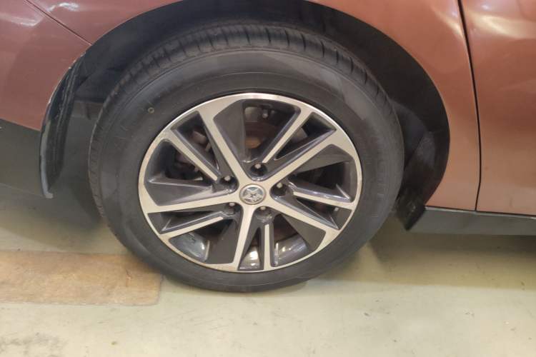 Used Venucia D60 2018 1.6L CVT Smart Connect Elite Edition Right Rear Wheel Hub