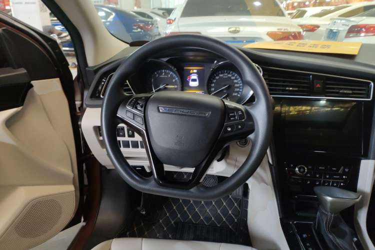 Used Venucia D60 2018 1.6L CVT Smart Connect Elite Edition Steering Wheel